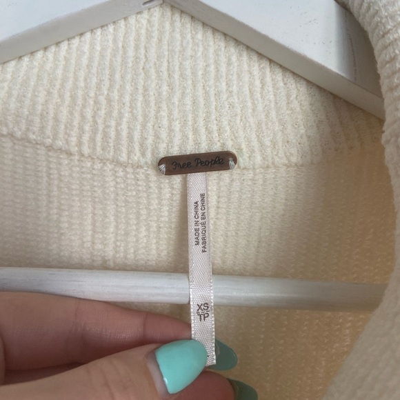 Free People Women's Turtle Neck Sleeveless Pullover Size XS - Picture 6 of 15